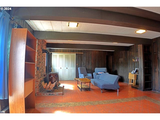 2047 Ne FREEMONT Ave, Roseburg, OR 97470