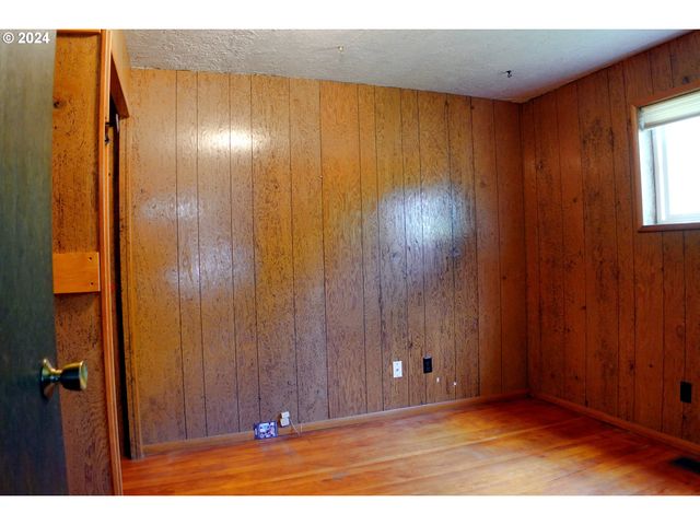 2047 Ne FREEMONT Ave, Roseburg, OR 97470