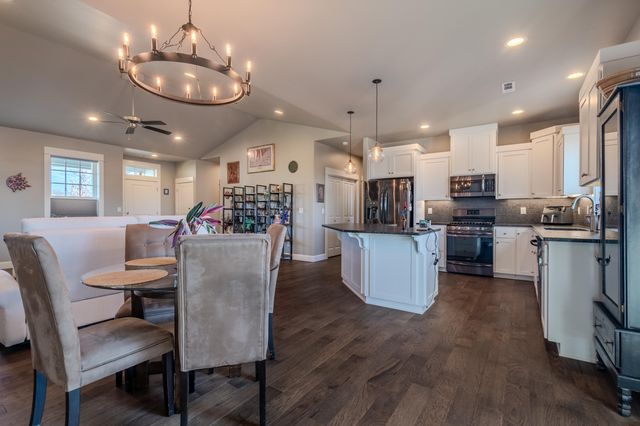 1130 Stanford Avenue, Medford, OR 97504