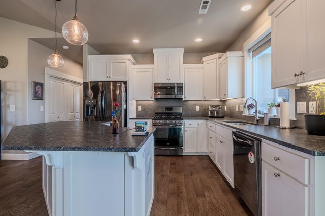 1130 Stanford Avenue, Medford, OR 97504