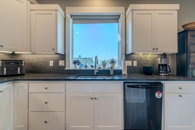 1130 Stanford Avenue, Medford, OR 97504