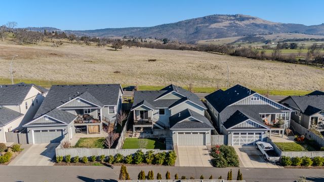 1130 Stanford Avenue, Medford, OR 97504