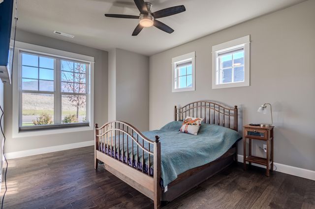 1130 Stanford Avenue, Medford, OR 97504