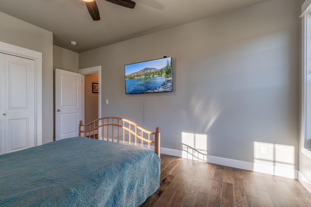 1130 Stanford Avenue, Medford, OR 97504