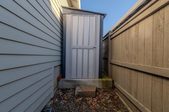 1130 Stanford Avenue, Medford, OR 97504