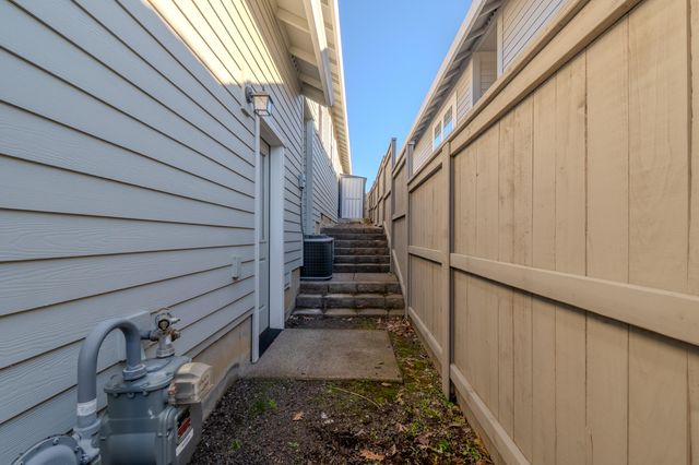 1130 Stanford Avenue, Medford, OR 97504