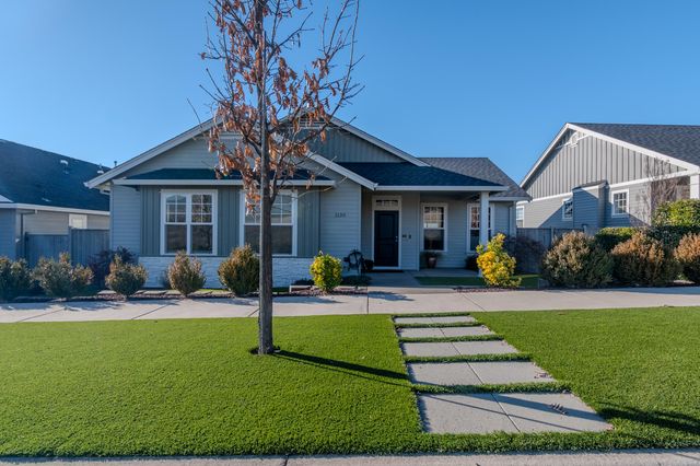 1130 Stanford Avenue, Medford, OR 97504