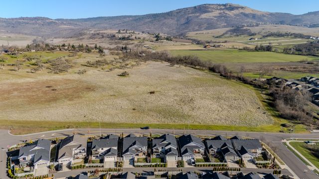 1130 Stanford Avenue, Medford, OR 97504