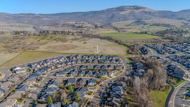 1130 Stanford Avenue, Medford, OR 97504