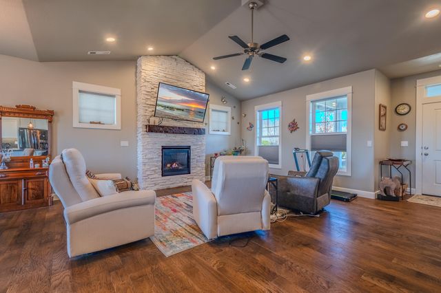 1130 Stanford Avenue, Medford, OR 97504