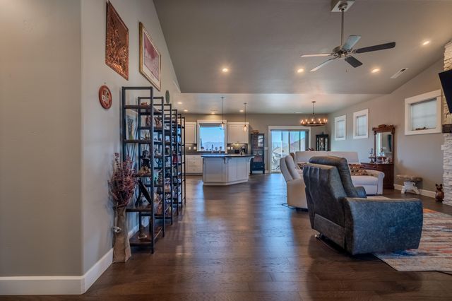 1130 Stanford Avenue, Medford, OR 97504