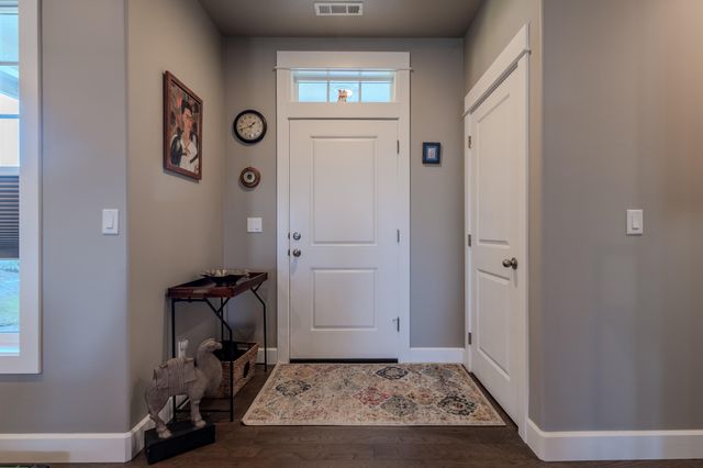 1130 Stanford Avenue, Medford, OR 97504