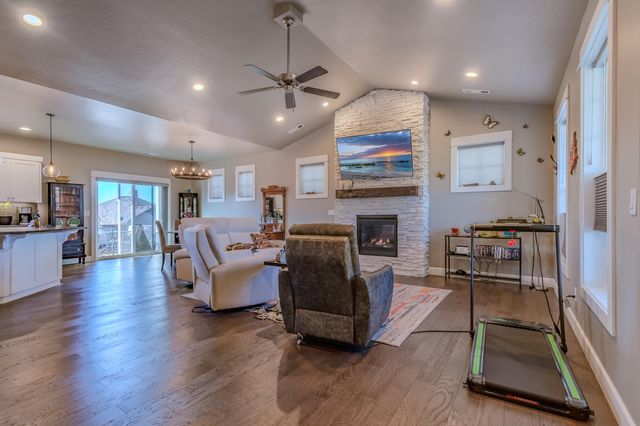 1130 Stanford Avenue, Medford, OR 97504