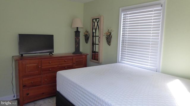 1082 S BROADWAY, Pennsville, NJ 08070