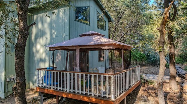 16056 N Cedar Heights Dr, Pioneer, CA 95666