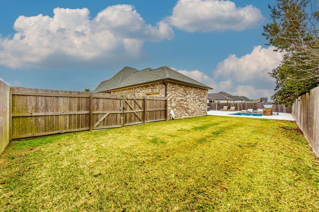 389 Tulip Dr, Houma, LA 70360