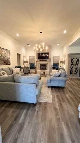 389 Tulip Dr, Houma, LA 70360