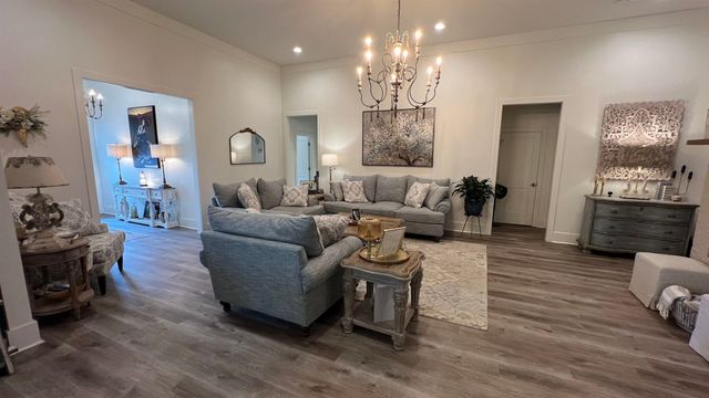 389 Tulip Dr, Houma, LA 70360