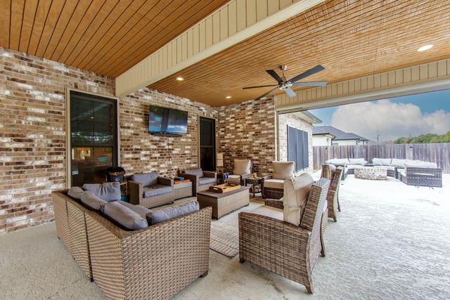 389 Tulip Dr, Houma, LA 70360