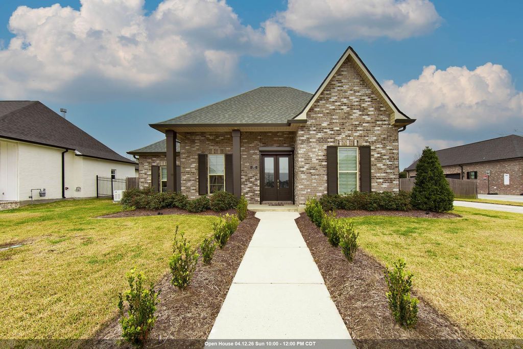 389 Tulip Dr, Houma, LA 70360