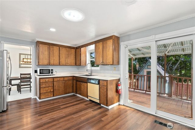 2455 Lenore Drive, Tacoma, WA 98406
