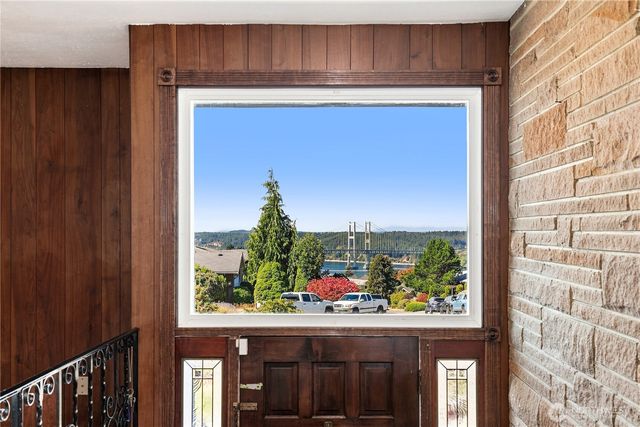 2455 Lenore Drive, Tacoma, WA 98406