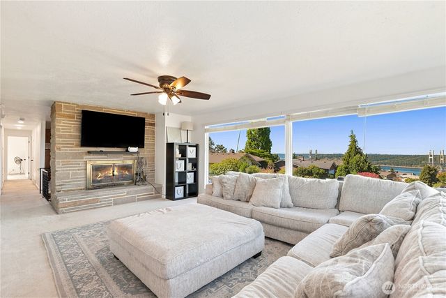 2455 Lenore Drive, Tacoma, WA 98406