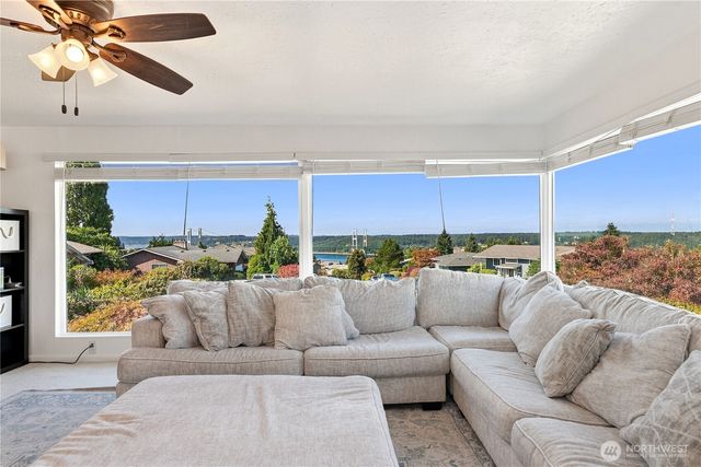 2455 Lenore Drive, Tacoma, WA 98406