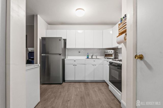 735 Cricket Lane, Woodbridge Proper, NJ 07095