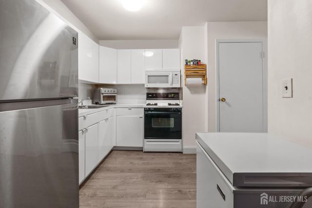 735 Cricket Lane, Woodbridge Proper, NJ 07095