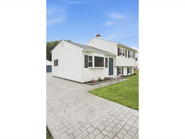 9 Weathervane Way, Westerly, RI 02808