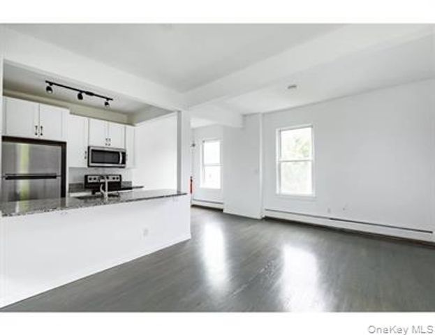 144 Union 6, Poughkeepsie, NY 12601