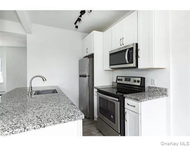144 Union 6, Poughkeepsie, NY 12601