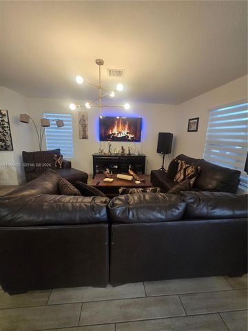 613 NE 5th Way, Florida City, FL 33034