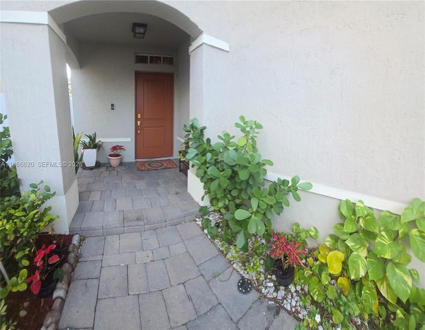 613 NE 5th Way, Florida City, FL 33034