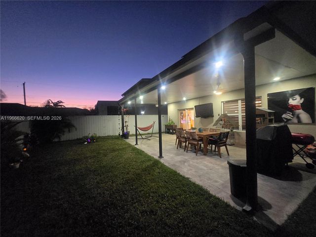 613 NE 5th Way, Florida City, FL 33034