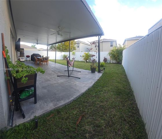 613 NE 5th Way, Florida City, FL 33034