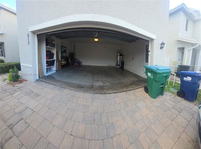 613 NE 5th Way, Florida City, FL 33034