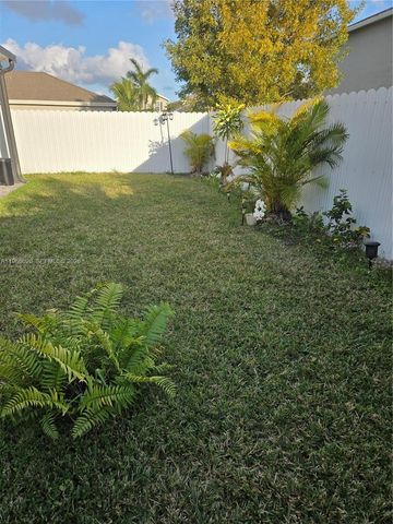 613 NE 5th Way, Florida City, FL 33034