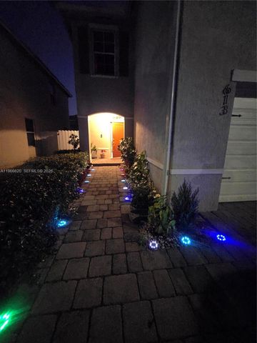 613 NE 5th Way, Florida City, FL 33034