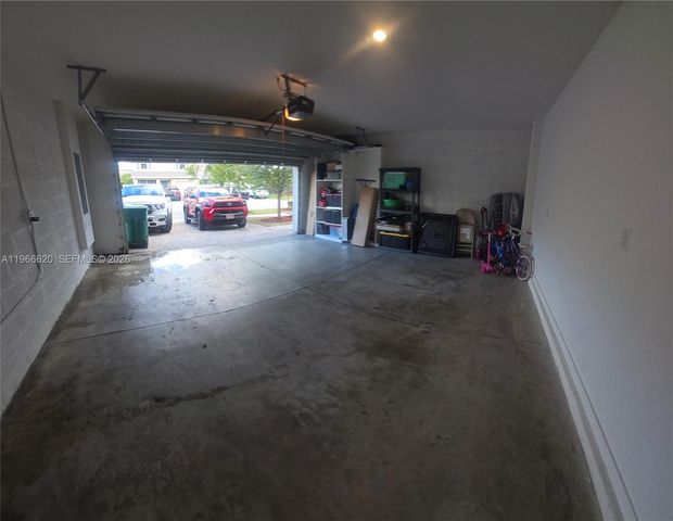 613 NE 5th Way, Florida City, FL 33034