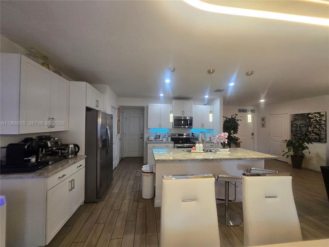 613 NE 5th Way, Florida City, FL 33034