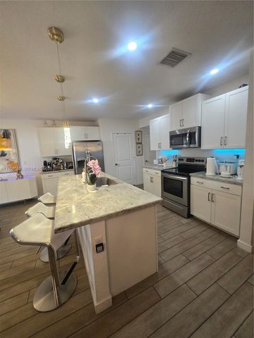 613 NE 5th Way, Florida City, FL 33034