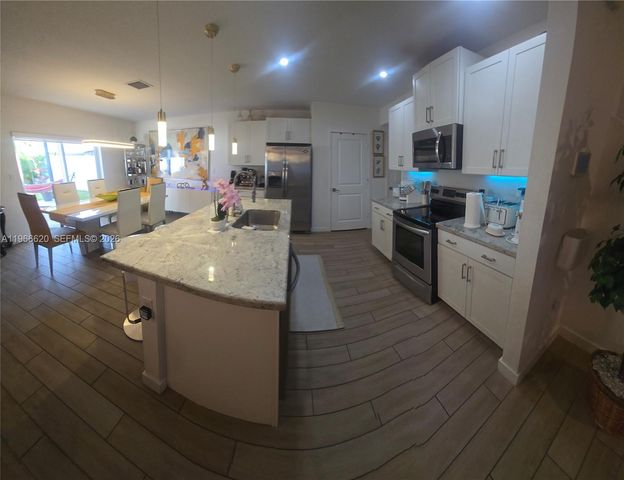 613 NE 5th Way, Florida City, FL 33034