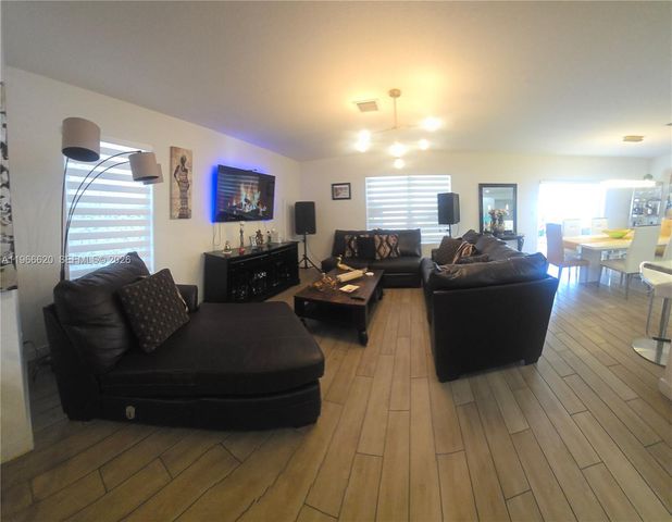 613 NE 5th Way, Florida City, FL 33034