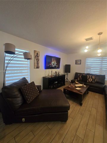 613 NE 5th Way, Florida City, FL 33034