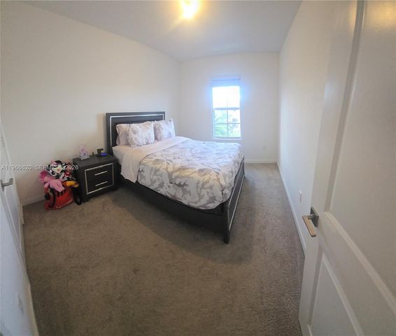 613 NE 5th Way, Florida City, FL 33034