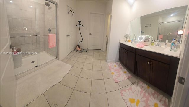 613 NE 5th Way, Florida City, FL 33034