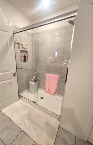 613 NE 5th Way, Florida City, FL 33034