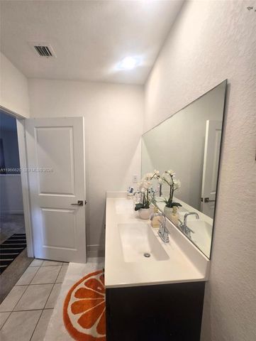 613 NE 5th Way, Florida City, FL 33034